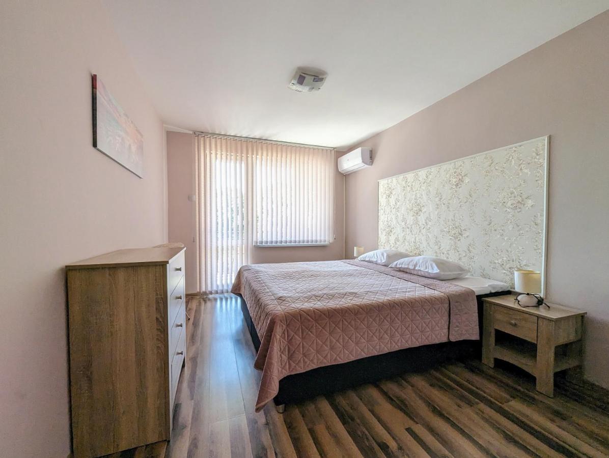 Emalena Apartment Varna Exterior foto