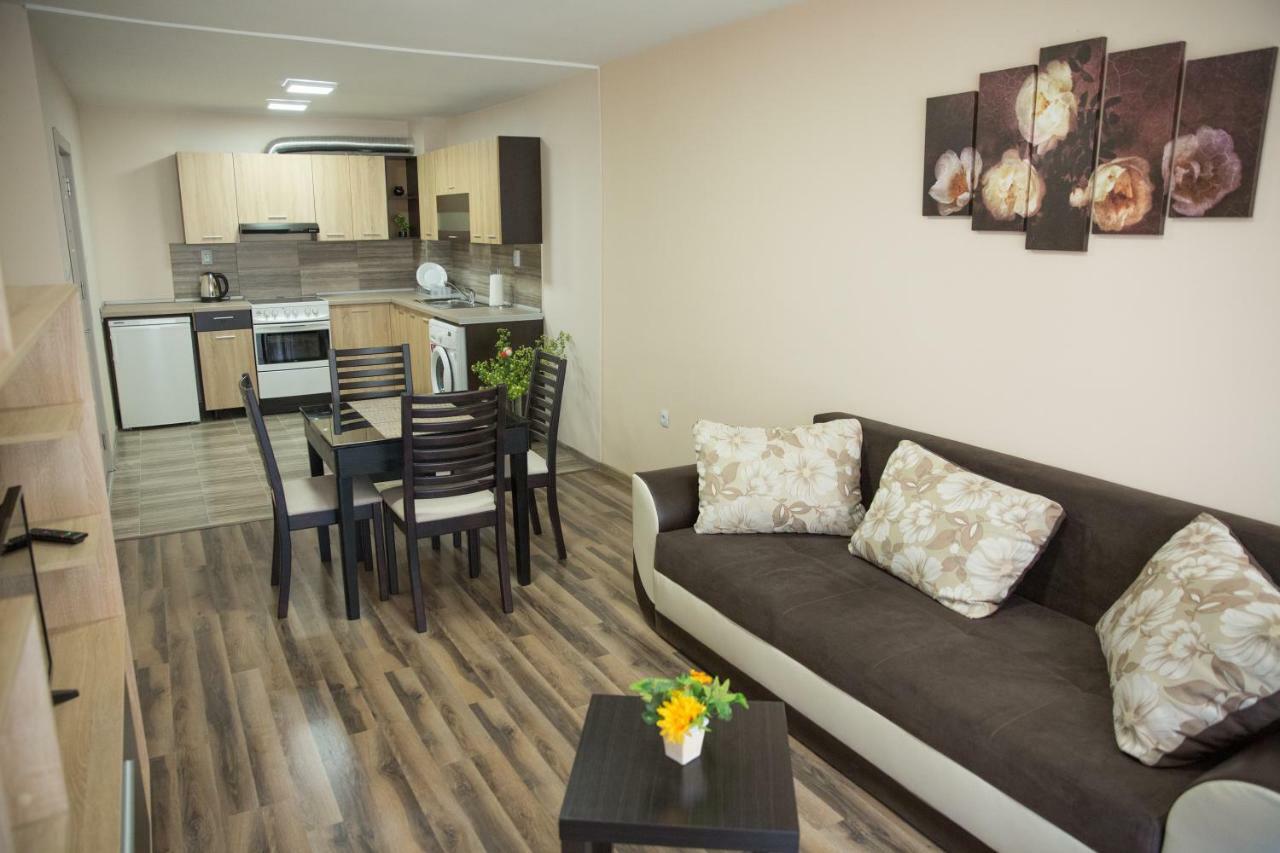 Emalena Apartment Varna Exterior foto